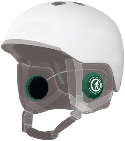Outdoor Tech Chips 3.0 Helm Lautsprecher in grün, detailansicht im Skihelm.
